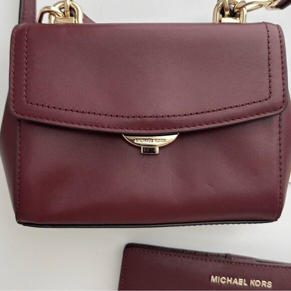 Michael Kors Small Leather Crossbody Bag with a free wallet - Picture 3 of 8